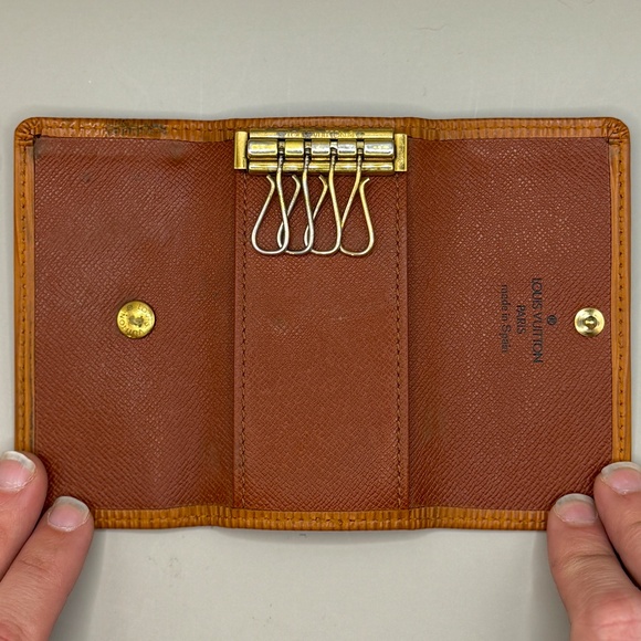 Vintage LV Brown Epi Leather 4-Key Holder - Picture 4 of 7